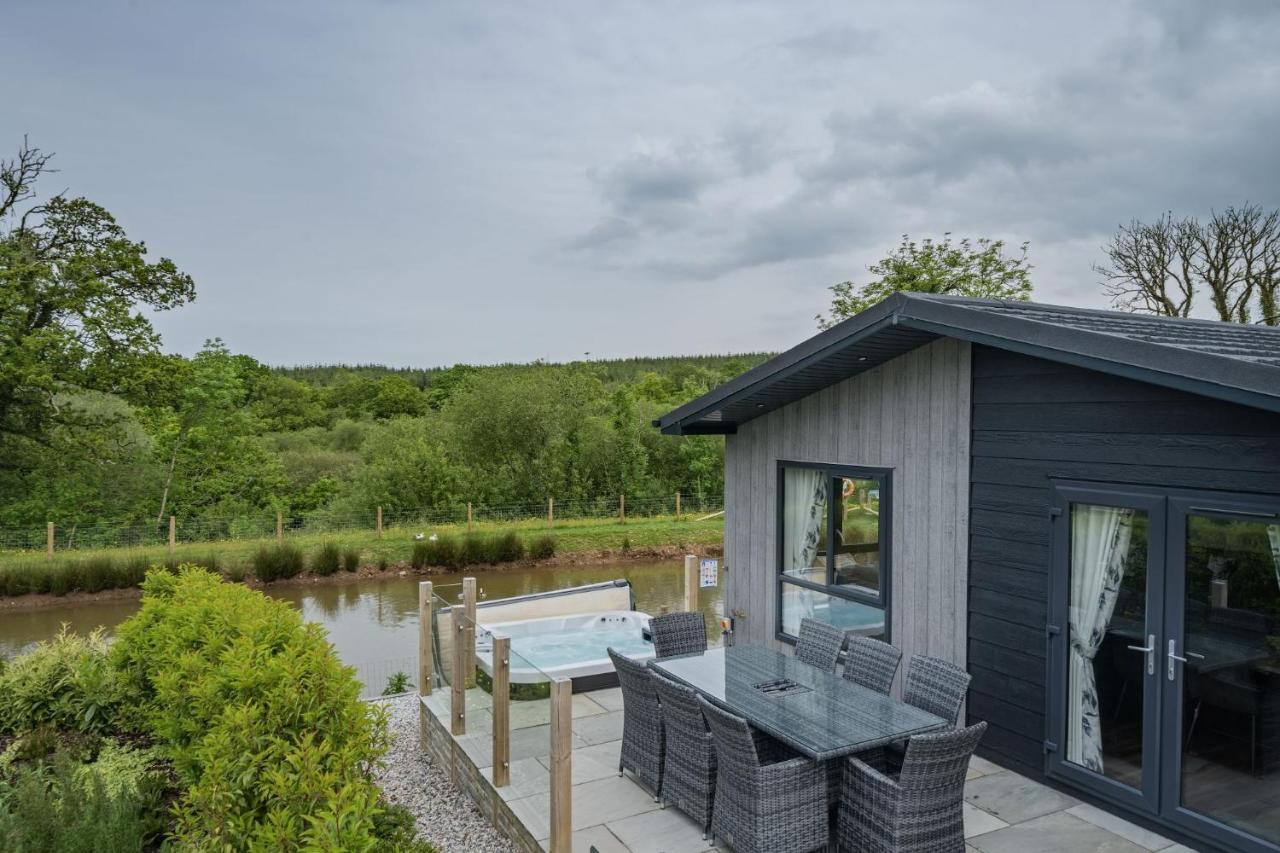 Lilac Lodge, 22 Roadford Lake Lodges Lifton Exterior foto